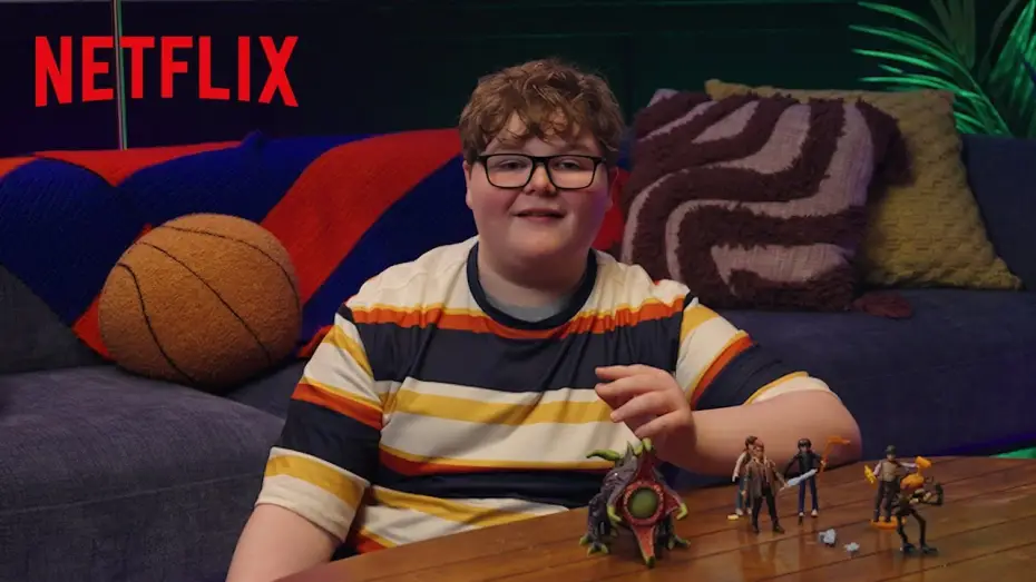 Видео к сериалу Очень странные дела: байки из 85-го — Jake Connelly Visits Netflix House