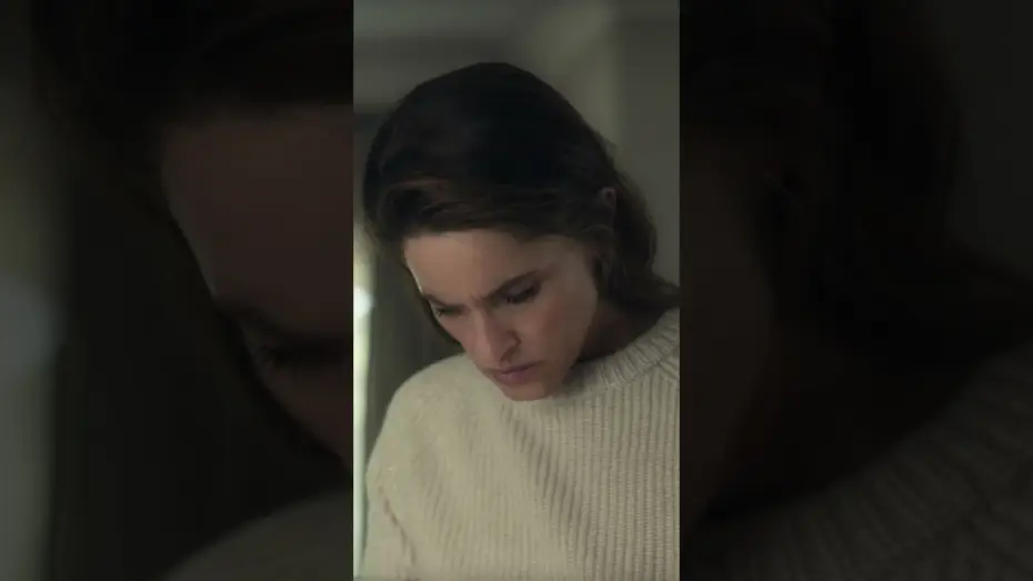 Видео к сериалу Друзья и соседи — Her sweater’s not the only thing unraveling.