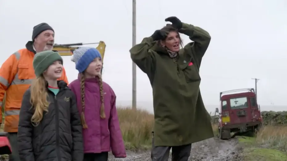 Видео к сериалу Our Farm Next Door: Amanda, Clive and Kids — Our Farm Next Door: Trailer for new More4 series where Amanda Owen, Clive and their nine children re
