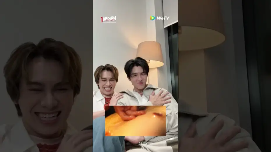 Видео к сериалу Пиковая форма — [Reaction] Top Form กอดกันมั้ย นายตัวท็อป | สมาร์ท-บูม กับซีนน้ำผึ้งในตำนานของตัวเองจะเป็นยังไง!?