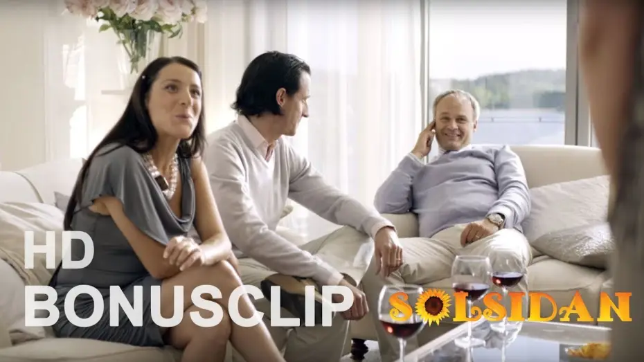 Видео к сериалу Solsidan — Bonusclip: Kleider machen Leute & Feinde...
