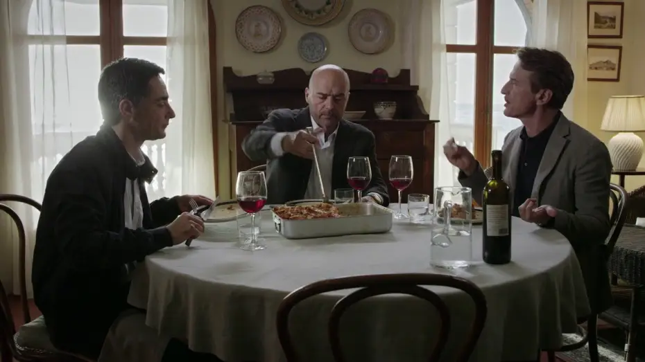 Видео к сериалу Комиссар Монтальбано — Il Commissario Montalbano, una clip da La giostra degli scambi