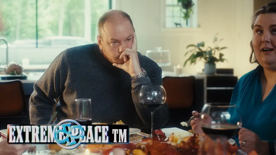 Видео к сериалу Million Dollar Extreme представляет: Экстремальный мир — Extreme Peace: "Friendsgiving" Sketch