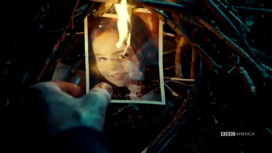 Видео к сериалу Тёмное дитя — Orphan Black First Look Scene: Sarah in the Woods | June 10 @ 10/9c on BBC America