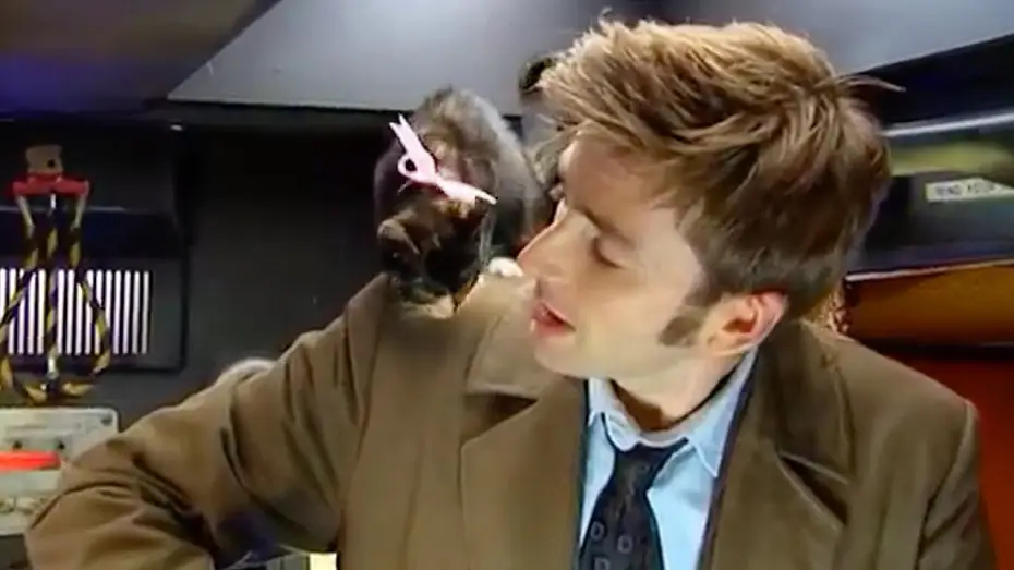 Видео к сериалу Доктор Кто — AWW! David Tennant & A Basket of Kittens | Doctor Who Confidential Series 3