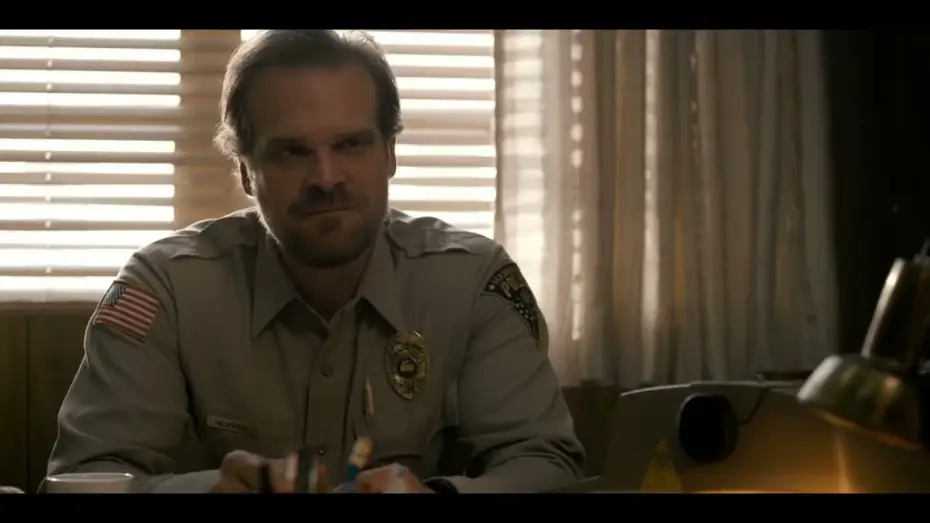 Видео к сериалу Очень странные дела — TRAILER Stranger Things Temporada 1