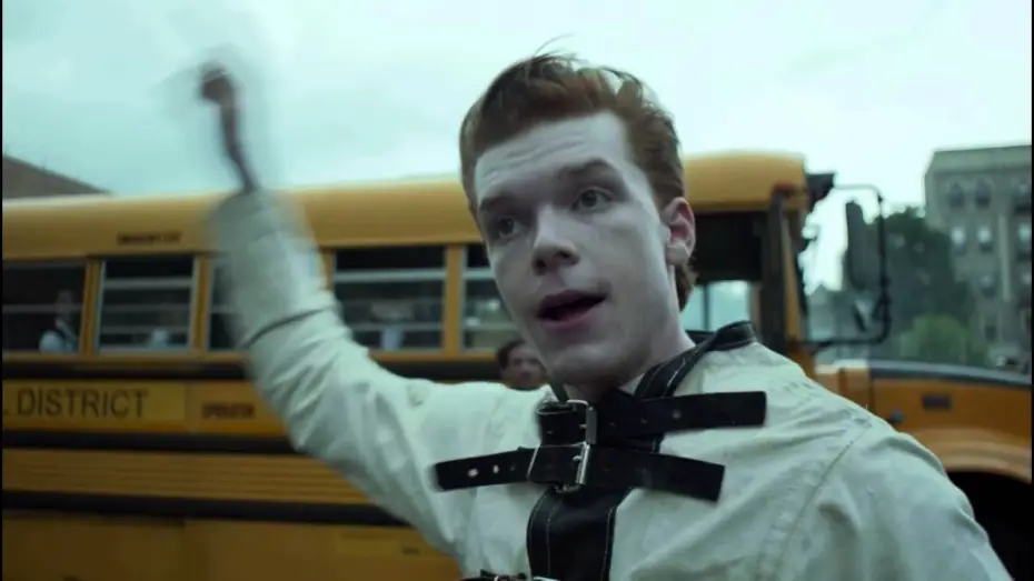Видео к сериалу Готэм — GOTHAM S02E02 CLIP - The Bus Scene