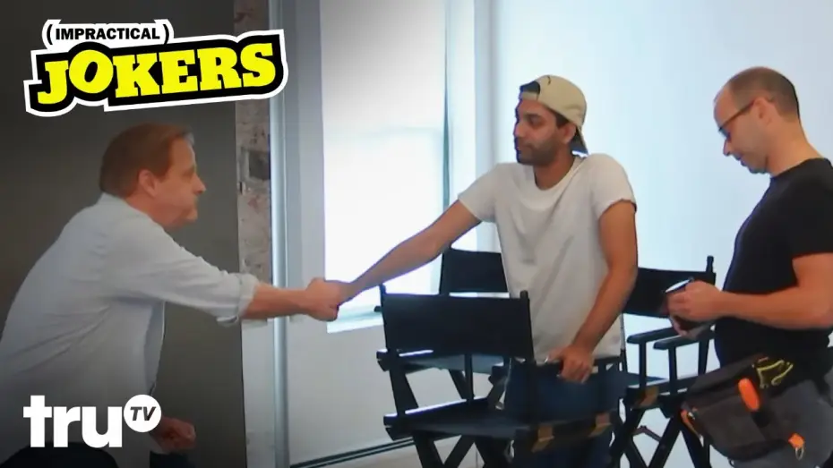Видео к сериалу Невероятные шутники: Внутренние шутки — Impractical Jokers: Inside Jokes - Something Smells | truTV