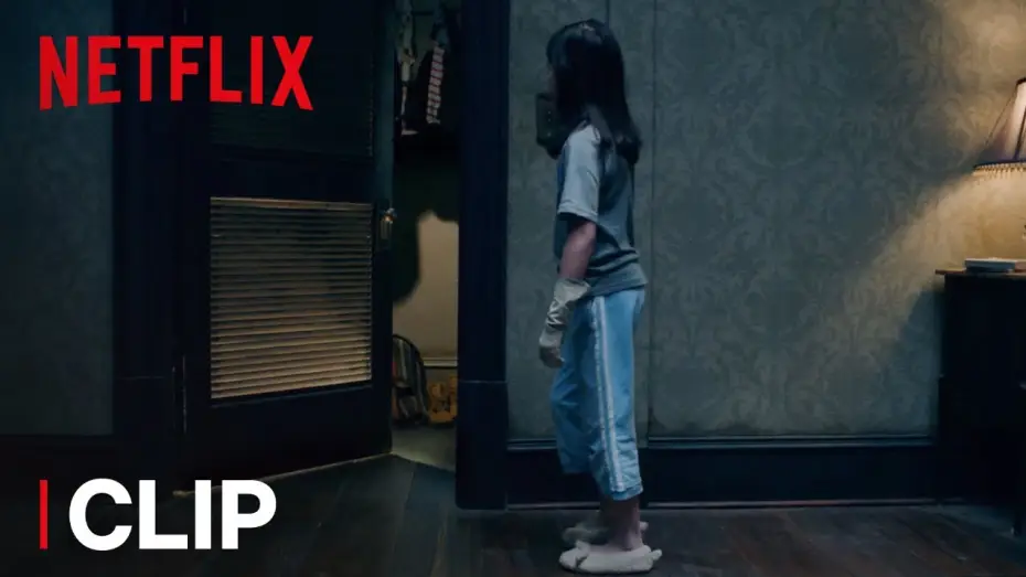 Видео к сериалу Призрак дома на холме — The Haunting of Hill House | Clip: Can You Spot What’s Hidden in the Closet? | Netflix