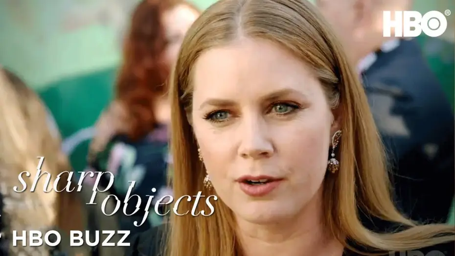 Видео к сериалу Острые предметы — HBO Buzz w/ Amy Adams, Patricia Clarkson & Gillian Flynn | Sharp Objects