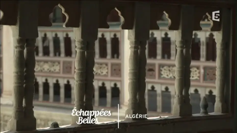 Видео к сериалу Échappées Belles — Echappées Belles - Un Été En Algérie (2016)
