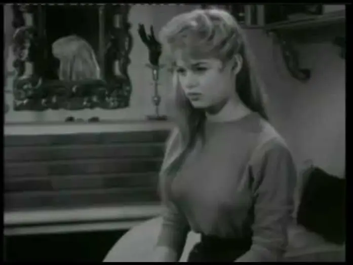 Видео к сериалу Кинопанорама — Cinépanorama du 9 décembre 1956