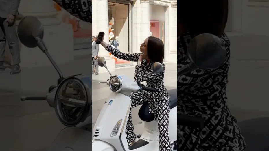 Видео к сериалу Эмили в Париже — Parisian chic with an Italian twist - Season 5 is now in production!