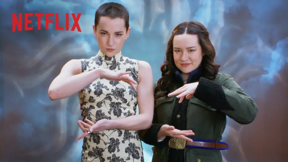 Видео к сериалу Тень и кость — Jessie Mei Li & Anna Leong Brophy Surprise a Shadow and Bone Cosplayer