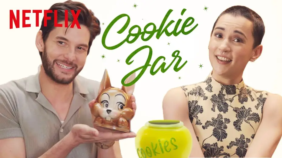 Видео к сериалу Тень и кость — Jessie Mei Li and Ben Barnes Answer To A Nosy Cookie Jar
