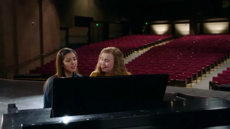 Видео к сериалу Классный мюзикл: Мюзикл — High School Musical : La Comédie Musicale, La Série - Bande Annonce [VF]