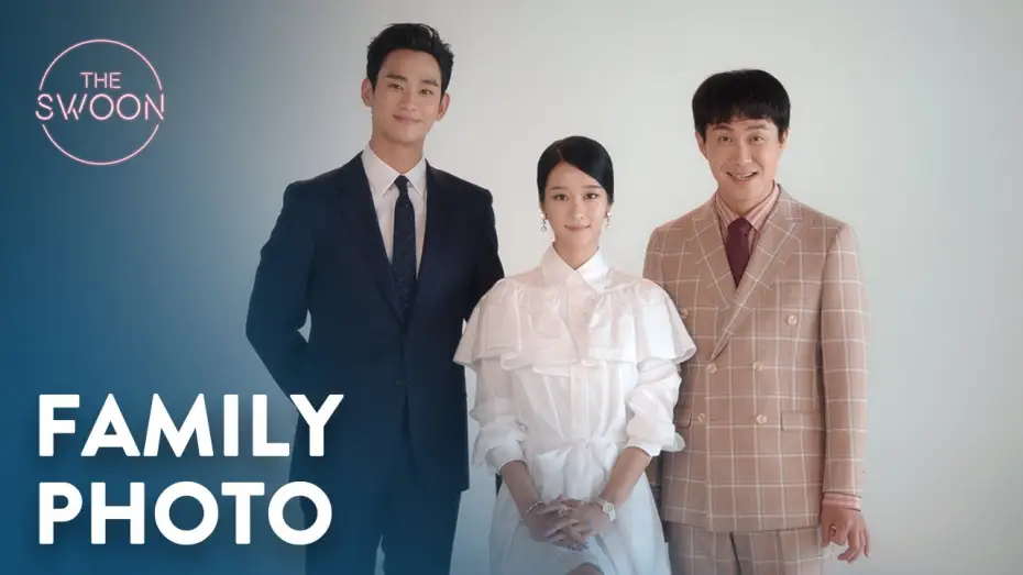 Видео к сериалу Я псих, но это нормально — Kim Soo-hyun, Seo Yea-ji & Oh Jung-se take a family photo | It’s Okay to Not Be Okay Ep 12 [ENG SUB]