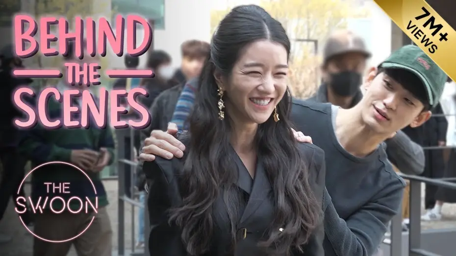Видео к сериалу Я псих, но это нормально — [Behind the Scenes] Kim Soo-hyun wraps Seo Yea-ji in a warm hug | It’s Okay to Not Be Okay [ENG SUB]