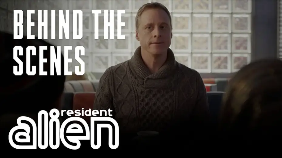 Видео к сериалу Засланец из космоса — Resident Alien | Behind The Panel | Series Premiere