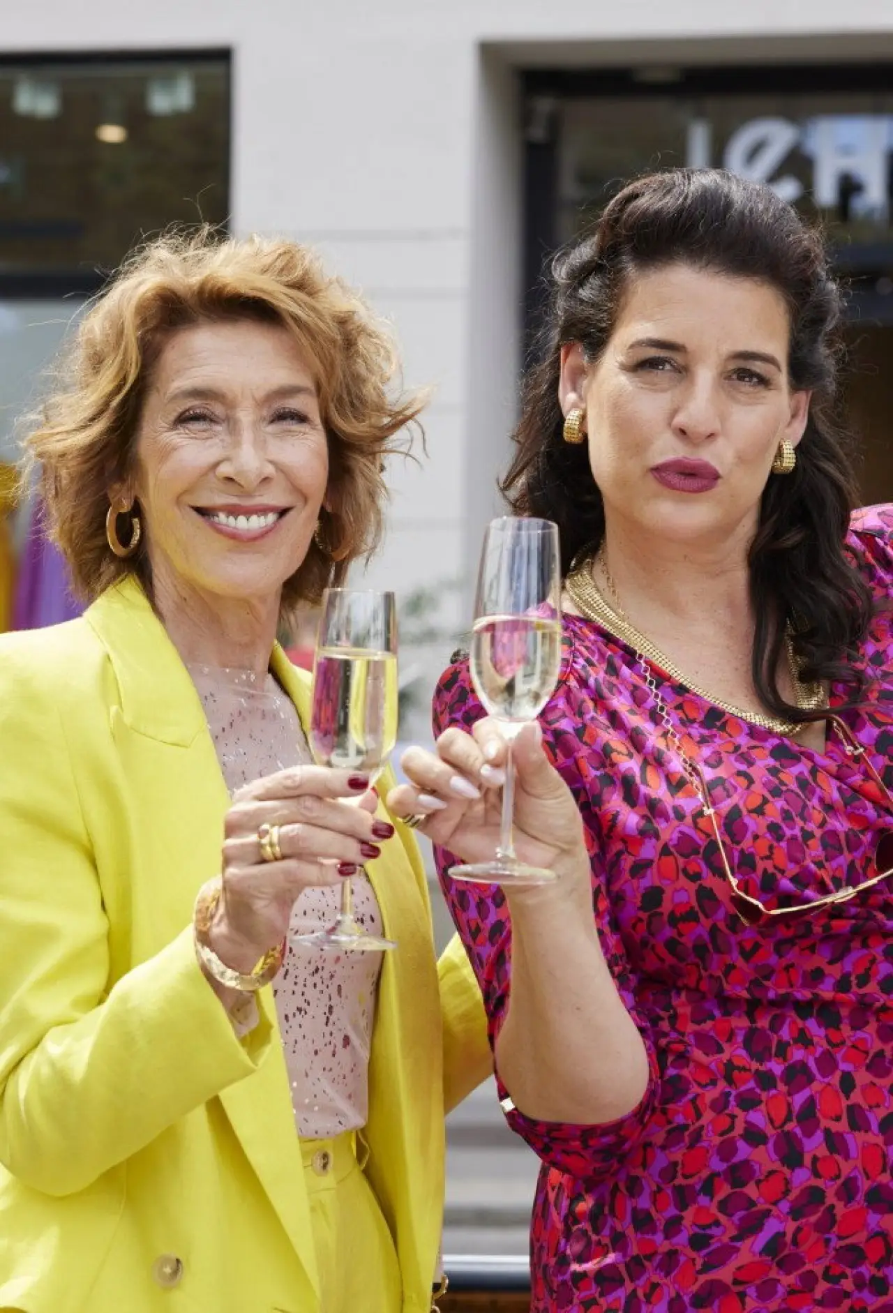 Постер к сериалу "Mama ist die Best(i)e"