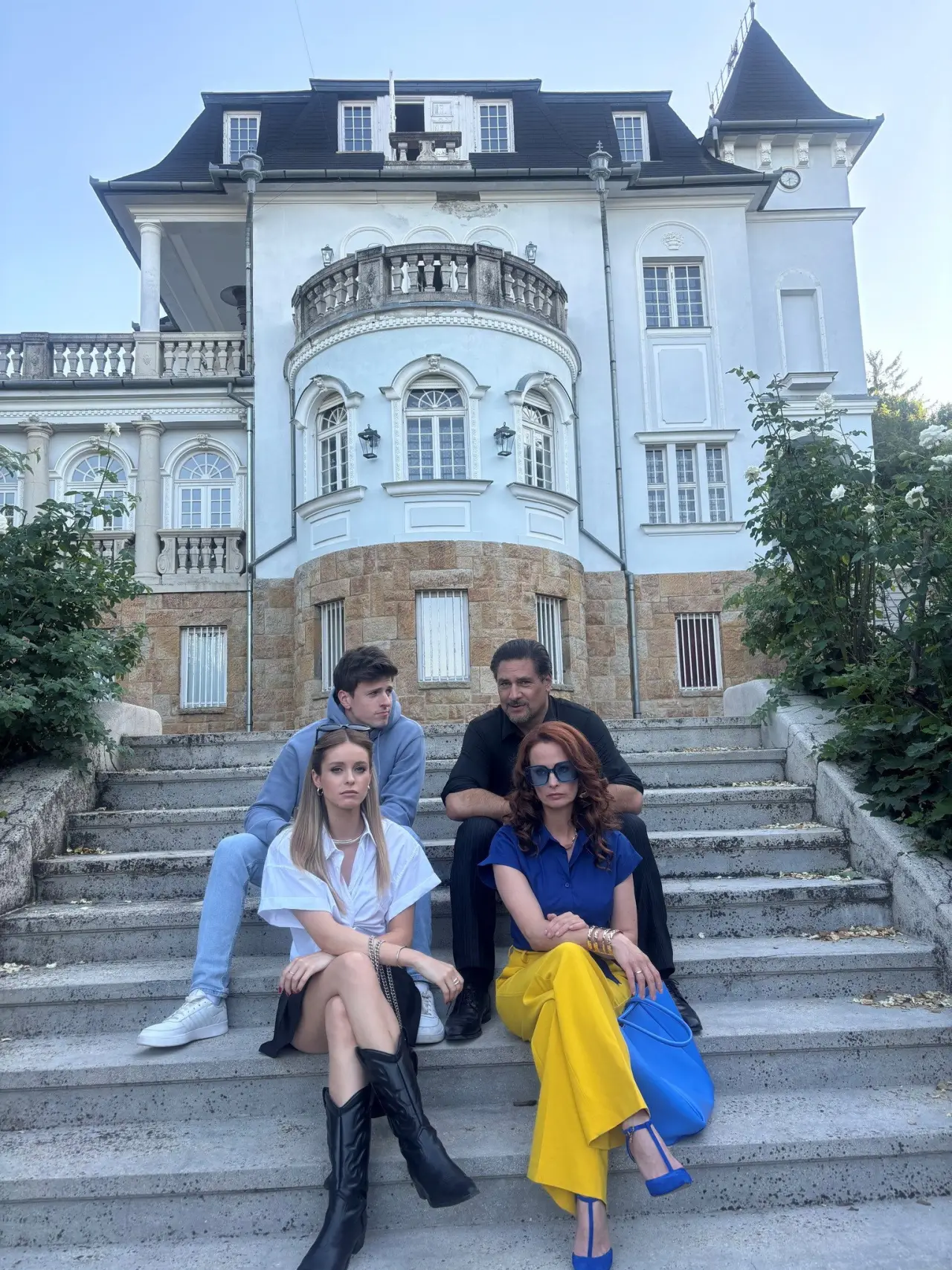 Постер к сериалу "Pokoli rokonok"