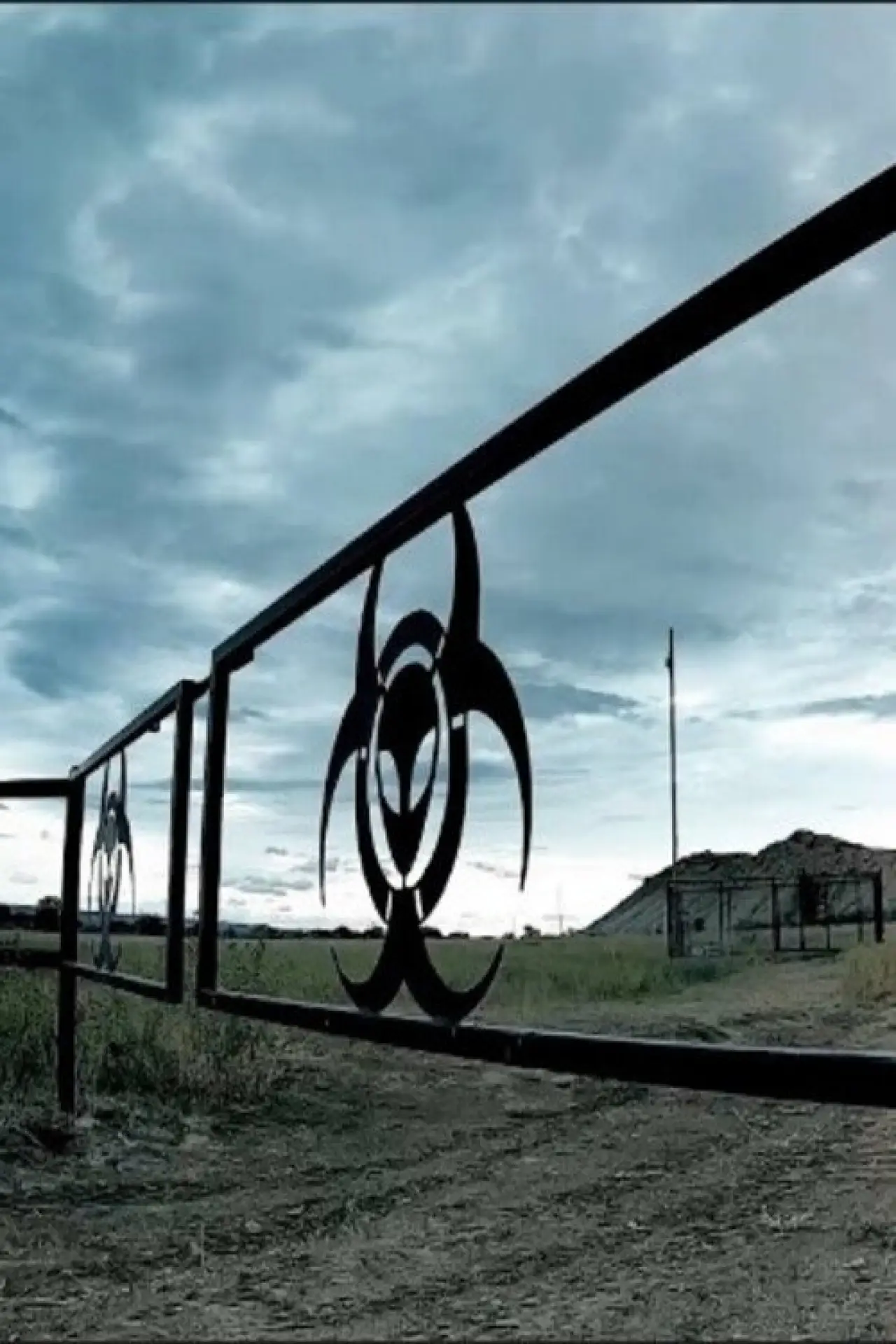 Постер к сериалу "The Secret of Skinwalker Ranch: Behind the Gates"