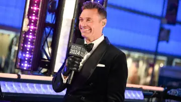 Задник к сериалу "Dick Clark