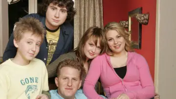 Задник к сериалу "Война дома" #1536971