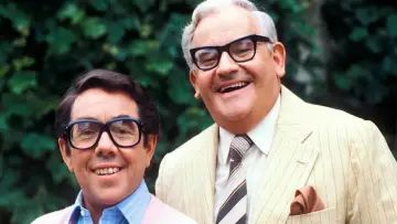 Задник к сериалу "The Two Ronnies" #1664744