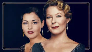 Задник к сериалу "Дом Эллиоттов" #1592212