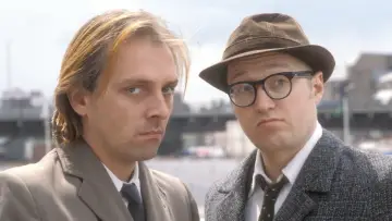 Задник к сериалу "Bottom" #1896920