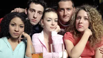 Задник к сериалу "Две пинты лагера и упаковка чипсов" #1593830