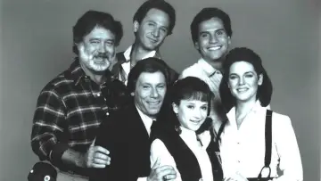 Задник к сериалу "Brothers" #1541989