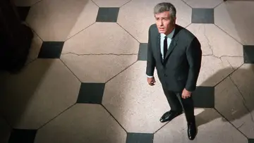 Задник к сериалу "Man in a Suitcase" #1662981