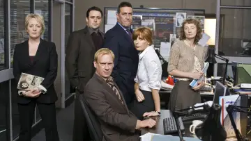 Задник к сериалу "Вне подозрений" #1609340