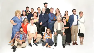 Задник к сериалу "Χαιρέτα μου τον Πλάτανο" #1386351