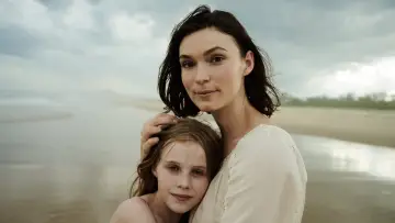 Задник к сериалу "Потерянные цветы Элис Харт" #1809904
