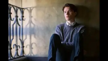 Задник к сериалу "Молодые монархи" #1543816