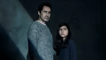 Задник к сериалу "Впусти меня" #1785357