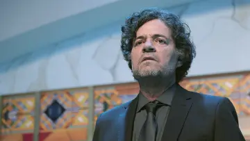 Задник к сериалу "Проклятый святой" #1423469