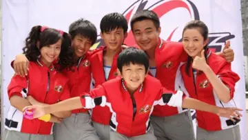 Задник к сериалу "火力少年王" #1432545