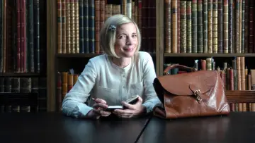 Задник к сериалу "Люси Уорсли расследует" #1601719