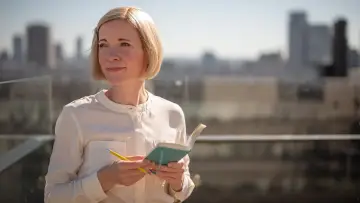 Задник к сериалу "Люси Уорсли расследует" #1601720