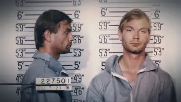 Задник к сериалу "Разговоры с убийцей: записи Джеффри Дамера" #1460408