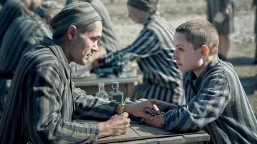 Задник к сериалу "Татуировщик из Освенцима" #1849919