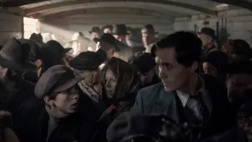Задник к сериалу "Татуировщик из Освенцима" #1849930