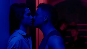 Задник к сериалу "Single, Out" #1608165