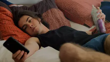 Задник к сериалу "Single, Out" #1608169