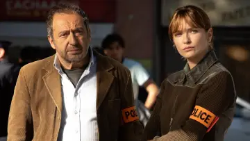 Задник к сериалу "Пропавшие девушки на станции" #1551189