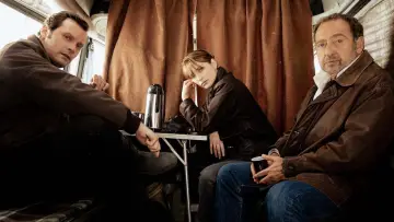 Задник к сериалу "Пропавшие девушки на станции" #1551192